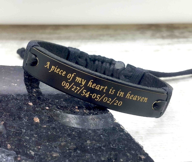 Regalos personalizados de pulseras de cuero conmemorativas de Un pedazo de mi corazón está en el cielo